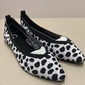 Journee Collection Karise Flat